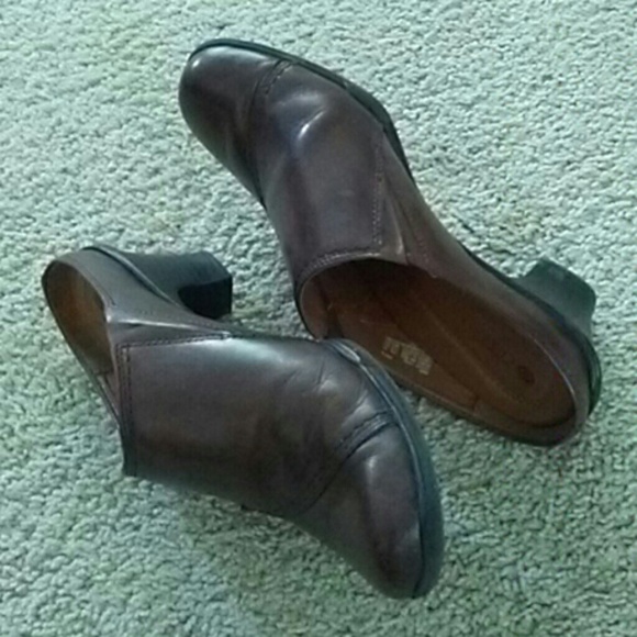 Earth Spirit Classics Slip On Shoes - Picture 3 of 6